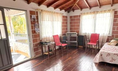 VENTA DE FINCA MUY ACOGEDORA DE 2.100 MT2 EN VEREDA LA MESETA, EL PEÑOL, ANTIOQUIA