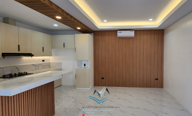 𝐇𝐨𝐮𝐬𝐞 𝐚𝐧𝐝 𝐋𝐨𝐭 𝐰𝐢𝐭𝐡 𝐏𝐫𝐢𝐯𝐚𝐭𝐞 𝐏𝐨𝐨𝐥 𝐟𝐨𝐫 𝐒𝐚𝐥𝐞 𝐨𝐫 𝐑𝐞𝐧𝐭 𝐧𝐞𝐚𝐫 𝐂𝐥𝐚𝐫𝐤 𝐅𝐫𝐞𝐞𝐩𝐨𝐫𝐭 𝐙𝐨𝐧𝐞, 𝐀𝐧𝐠𝐞𝐥𝐞𝐬