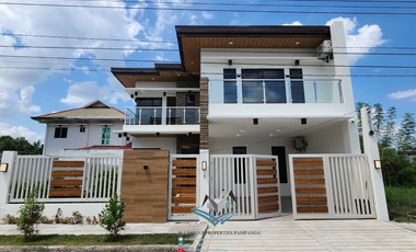 𝐇𝐨𝐮𝐬𝐞 𝐚𝐧𝐝 𝐋𝐨𝐭 𝐰𝐢𝐭𝐡 𝐏𝐫𝐢𝐯𝐚𝐭𝐞 𝐏𝐨𝐨𝐥 𝐟𝐨𝐫 𝐒𝐚𝐥𝐞 𝐨𝐫 𝐑𝐞𝐧𝐭 𝐧𝐞𝐚𝐫 𝐂𝐥𝐚𝐫𝐤 𝐅𝐫𝐞𝐞𝐩𝐨𝐫𝐭 𝐙𝐨𝐧𝐞, 𝐀𝐧𝐠𝐞𝐥𝐞𝐬