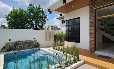 𝐇𝐨𝐮𝐬𝐞 𝐚𝐧𝐝 𝐋𝐨𝐭 𝐰𝐢𝐭𝐡 𝐏𝐫𝐢𝐯𝐚𝐭𝐞 𝐏𝐨𝐨𝐥 𝐟𝐨𝐫 𝐒𝐚𝐥𝐞 𝐨𝐫 𝐑𝐞𝐧𝐭 𝐧𝐞𝐚𝐫 𝐂𝐥𝐚𝐫𝐤 𝐅𝐫𝐞𝐞𝐩𝐨𝐫𝐭 𝐙𝐨𝐧𝐞, 𝐀𝐧𝐠𝐞𝐥𝐞𝐬