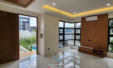 𝐇𝐨𝐮𝐬𝐞 𝐚𝐧𝐝 𝐋𝐨𝐭 𝐰𝐢𝐭𝐡 𝐏𝐫𝐢𝐯𝐚𝐭𝐞 𝐏𝐨𝐨𝐥 𝐟𝐨𝐫 𝐒𝐚𝐥𝐞 𝐨𝐫 𝐑𝐞𝐧𝐭 𝐧𝐞𝐚𝐫 𝐂𝐥𝐚𝐫𝐤 𝐅𝐫𝐞𝐞𝐩𝐨𝐫𝐭 𝐙𝐨𝐧𝐞, 𝐀𝐧𝐠𝐞𝐥𝐞𝐬