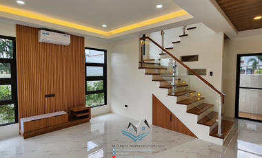 𝐇𝐨𝐮𝐬𝐞 𝐚𝐧𝐝 𝐋𝐨𝐭 𝐰𝐢𝐭𝐡 𝐏𝐫𝐢𝐯𝐚𝐭𝐞 𝐏𝐨𝐨𝐥 𝐟𝐨𝐫 𝐒𝐚𝐥𝐞 𝐨𝐫 𝐑𝐞𝐧𝐭 𝐧𝐞𝐚𝐫 𝐂𝐥𝐚𝐫𝐤 𝐅𝐫𝐞𝐞𝐩𝐨𝐫𝐭 𝐙𝐨𝐧𝐞, 𝐀𝐧𝐠𝐞𝐥𝐞𝐬