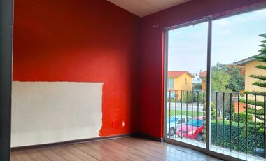 Casa En Renta 250 M² | 3 Recámaras Con Baño | Jardín Amplio | Estacionamiento 4 Autos.