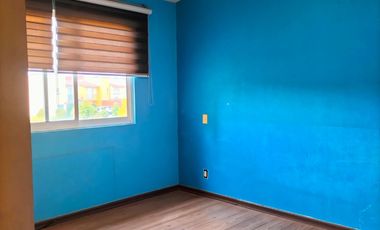 Casa En Renta 250 M² | 3 Recámaras Con Baño | Jardín Amplio | Estacionamiento 4 Autos.