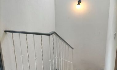 Casa En Renta 250 M² | 3 Recámaras Con Baño | Jardín Amplio | Estacionamiento 4 Autos.