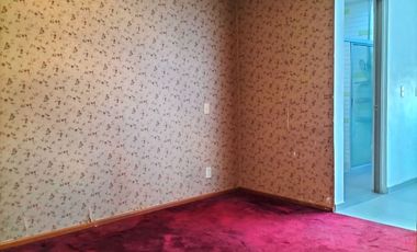 Casa En Renta 250 M² | 3 Recámaras Con Baño | Jardín Amplio | Estacionamiento 4 Autos.