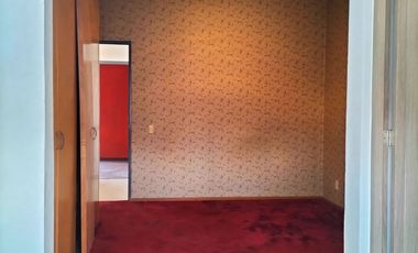 Casa En Renta 250 M² | 3 Recámaras Con Baño | Jardín Amplio | Estacionamiento 4 Autos.