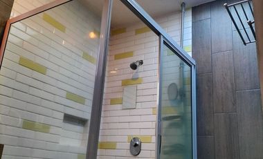 Casa En Renta 250 M² | 3 Recámaras Con Baño | Jardín Amplio | Estacionamiento 4 Autos.