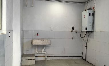 Casa En Renta 250 M² | 3 Recámaras Con Baño | Jardín Amplio | Estacionamiento 4 Autos.