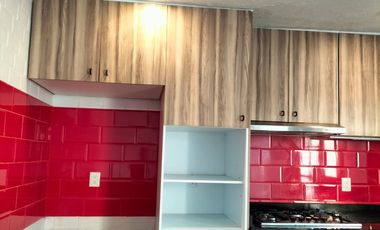 Casa En Renta 250 M² | 3 Recámaras Con Baño | Jardín Amplio | Estacionamiento 4 Autos.