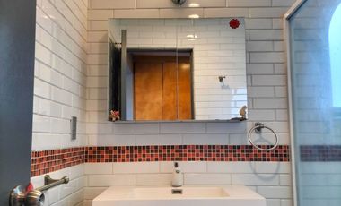 Casa En Renta 250 M² | 3 Recámaras Con Baño | Jardín Amplio | Estacionamiento 4 Autos.