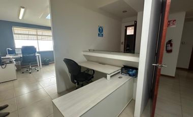 Bodega con recepción, oficinas, salón  de capacitación, sala de juntas a 3 cuadras  de Nissan Toluca y Tollocan.