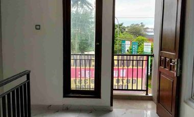 Disewakan ruko baru siap pakai di pinggir jalan Keadilan Raya,Pancoran Mas-Depok