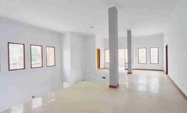 rumah tengah kota 2lantai kota solo di serengan