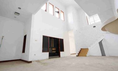 rumah tengah kota 2lantai kota solo di serengan
