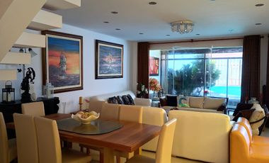 Venta Casa De 4 Niveles Con Piscina Y Bar Lounge