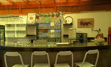 Venta Casa De 4 Niveles Con Piscina Y Bar Lounge