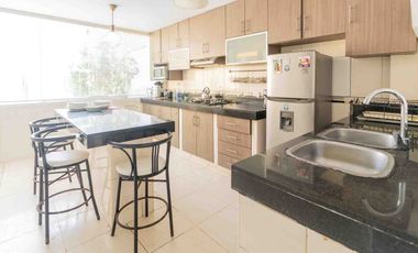 Venta Casa De 4 Niveles Con Piscina Y Bar Lounge