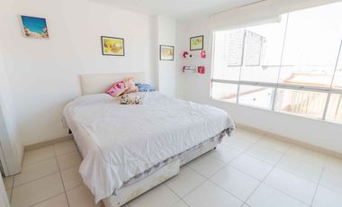 Venta Casa De 4 Niveles Con Piscina Y Bar Lounge