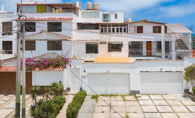 Venta Casa De 4 Niveles Con Piscina Y Bar Lounge