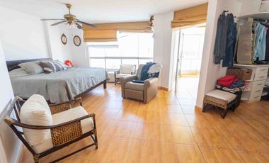 Venta Casa De 4 Niveles Con Piscina Y Bar Lounge