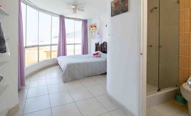 Venta Casa De 4 Niveles Con Piscina Y Bar Lounge