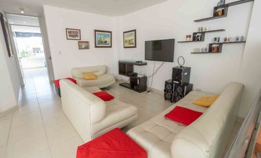 Venta Casa De 4 Niveles Con Piscina Y Bar Lounge
