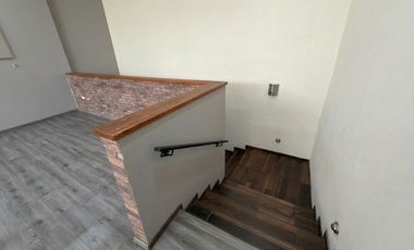 Local comercial 800 m2 sobre Calzada Zavaleta en Plaza Danke con 31 lugares de estacionamiento.