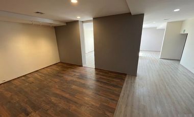 Local comercial 800 m2 sobre Calzada Zavaleta en Plaza Danke con 31 lugares de estacionamiento.