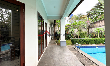 Rumah bagus asri lokasi tenang dengan kolam renang di Kemang jakarta selatan