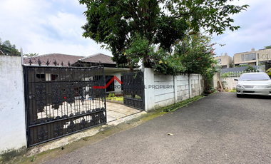 Rumah bagus asri lokasi tenang dengan kolam renang di Kemang jakarta selatan