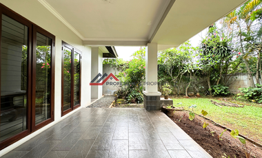 Rumah bagus asri lokasi tenang dengan kolam renang di Kemang jakarta selatan