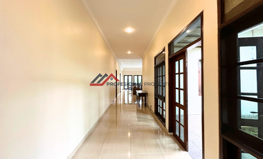 Rumah bagus asri lokasi tenang dengan kolam renang di Kemang jakarta selatan