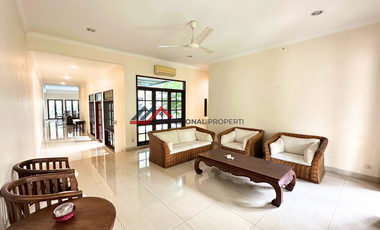 Rumah bagus asri lokasi tenang dengan kolam renang di Kemang jakarta selatan