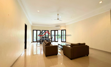 Rumah bagus asri lokasi tenang dengan kolam renang di Kemang jakarta selatan