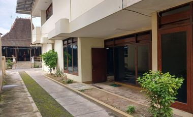 Rumah Mewah Eksklusif 6kamar dengan Joglo dekat stasiun Purwosari Laweyan Solo
