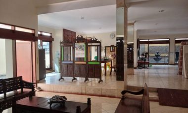 Rumah Mewah Eksklusif 6kamar dengan Joglo dekat stasiun Purwosari Laweyan Solo