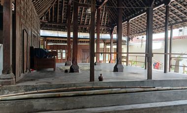 Rumah Mewah Eksklusif 6kamar dengan Joglo dekat stasiun Purwosari Laweyan Solo