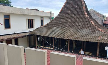 Rumah Mewah Eksklusif 6kamar dengan Joglo dekat stasiun Purwosari Laweyan Solo