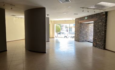 Local comercial 800 m2 sobre 25 Oriente