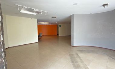 Local comercial 800 m2 sobre 25 Oriente