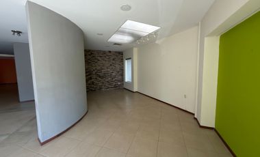 Local comercial 800 m2 sobre 25 Oriente