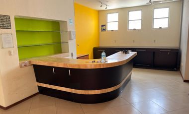 Local comercial 800 m2 sobre 25 Oriente