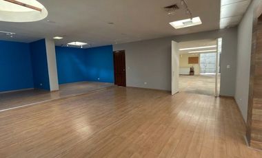 Local comercial 800 m2 sobre 25 Oriente