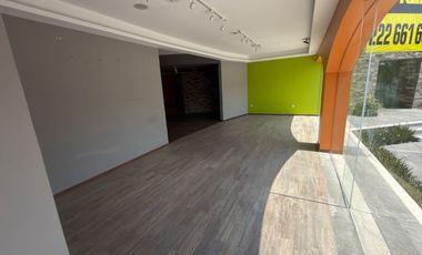 Local comercial 800 m2 sobre 25 Oriente