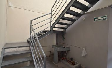 Local comercial 800 m2 sobre 25 Oriente