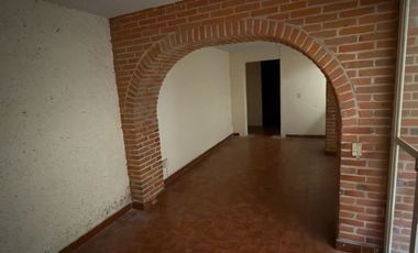 Local comercial 800 m2 sobre 25 Oriente