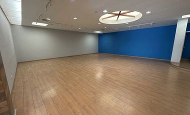 Local comercial 800 m2 sobre 25 Oriente