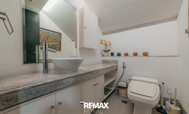 Fully furnished 2-Bedroom For Rent in The Residences at Greenbelt, Makati City