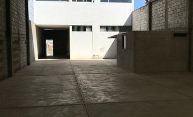 Renta de BODEGA grande o NAVE por Avenida las Torres